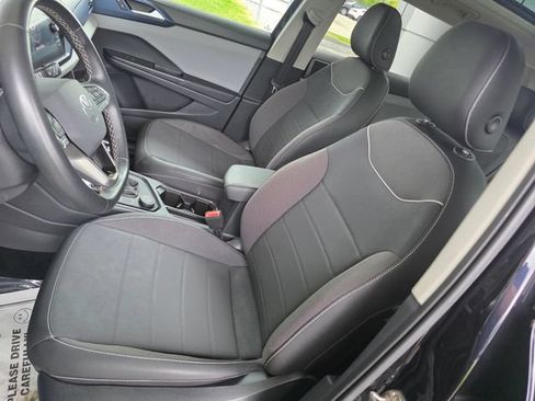 Used 2023 Volkswagen Taos SE w/ Panoramic Sunroof Package AWD/4WD image 23