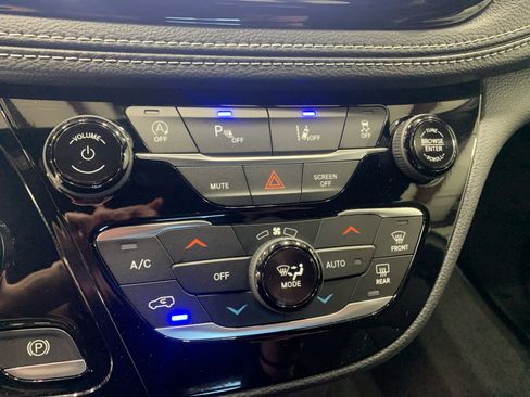 New 2026 Chrysler Pacifica Select image 26