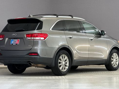 Used 2016 Kia Sorento LX w/ LX Convenience Package image 9