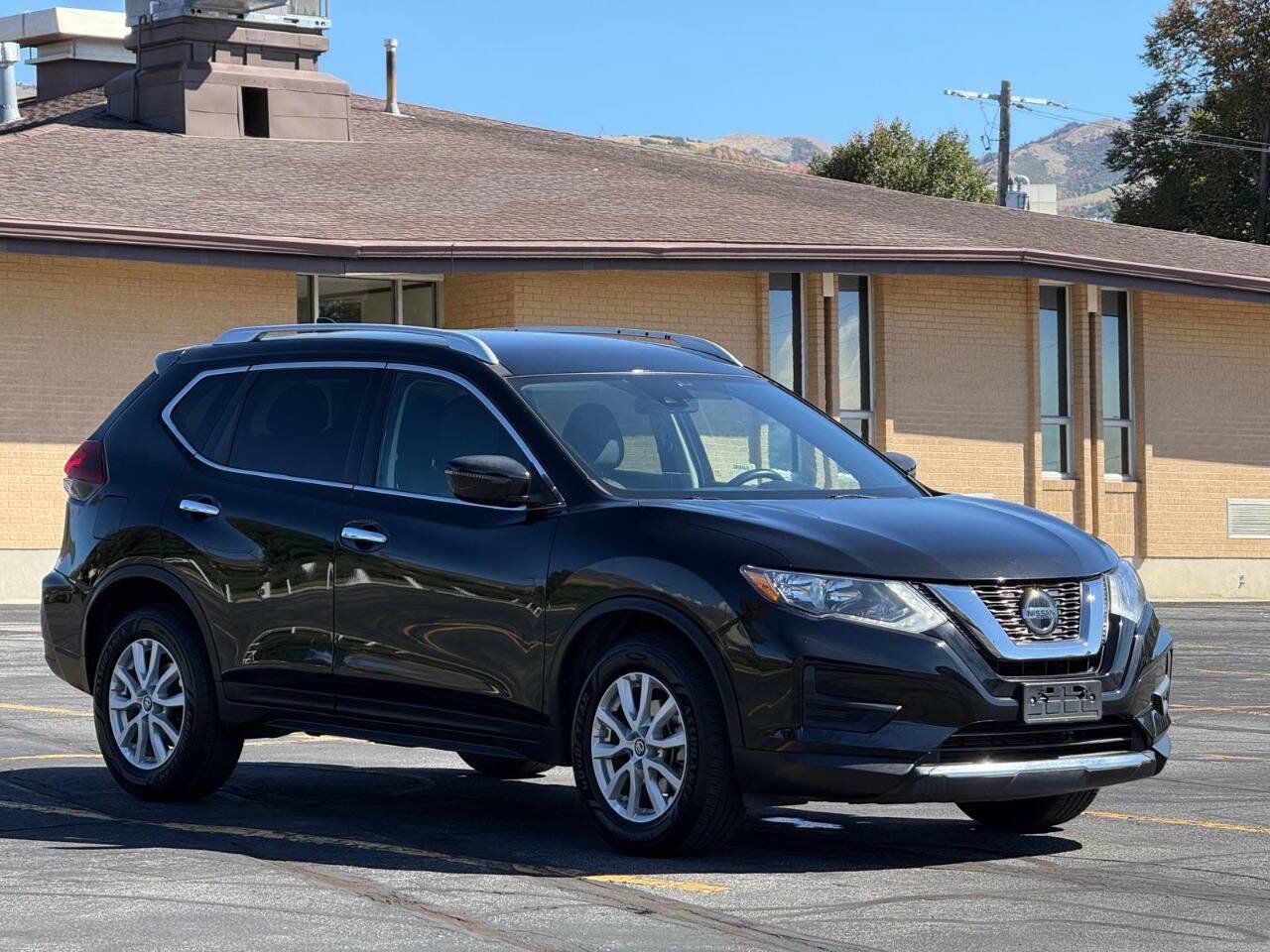 Used 2020 Nissan Rogue S w/ Special Edition Package FWD image 7