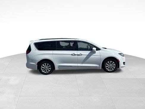 Certified 2019 Chrysler Pacifica Touring-L image 25