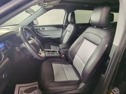 Used 2023 Ford Explorer XLT w/ Equipment Group 202A image 12