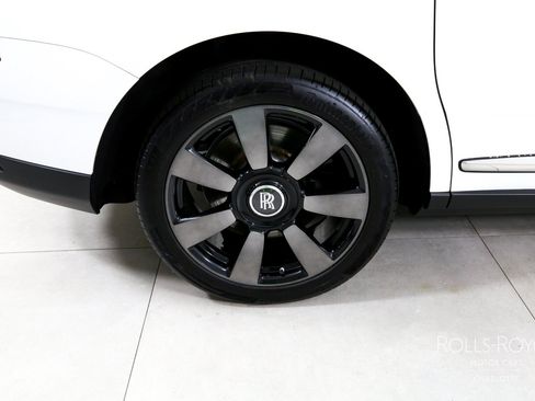 Certified 2024 Rolls-Royce Cullinan AWD/4WD image 38