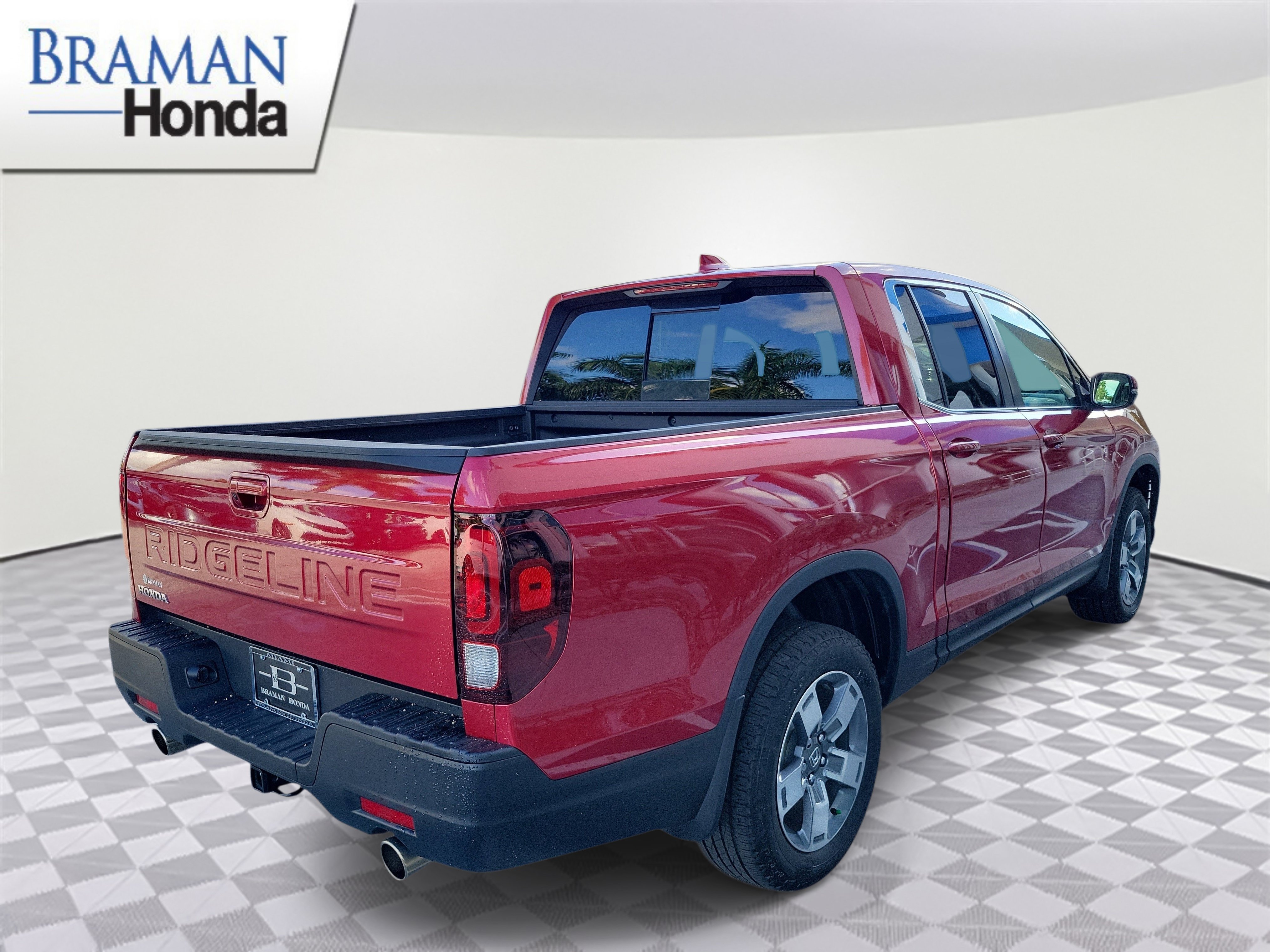 Certified 2025 Honda Ridgeline RTL image 3