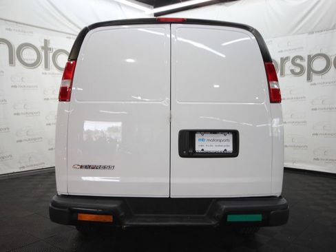 Used 2021 Chevrolet Express 3500 Extended w/ Driver Convenience Package RWD image 5