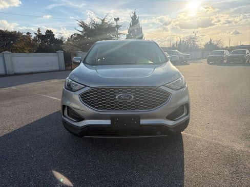Used 2023 Ford Edge SEL w/ Cold Weather Package image 2