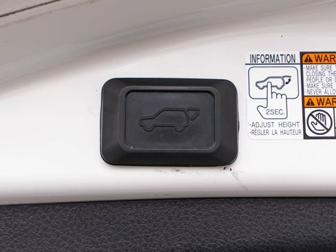 Used 2017 Toyota RAV4 XLE image 38