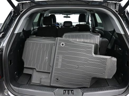 Used 2022 Ford Explorer XLT w/ Equipment Group 202A image 6