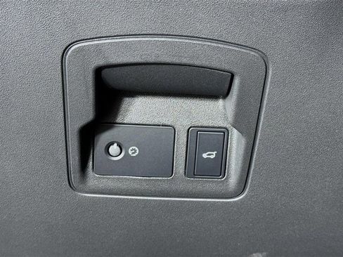 Used 2026 Land Rover Range Rover Velar Dynamic SE image 10