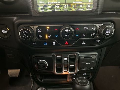 Used 2023 Jeep Wrangler Sahara w/ Cold Weather Group image 18