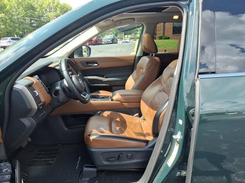 Used 2024 Nissan Pathfinder Platinum w/ Cargo Package FWD image 4