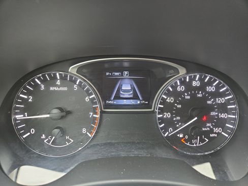 Used 2020 Nissan Pathfinder Platinum image 18