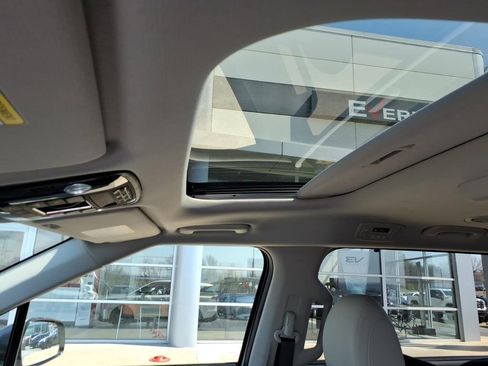 Used 2025 Kia Carnival SX Prestige image 14