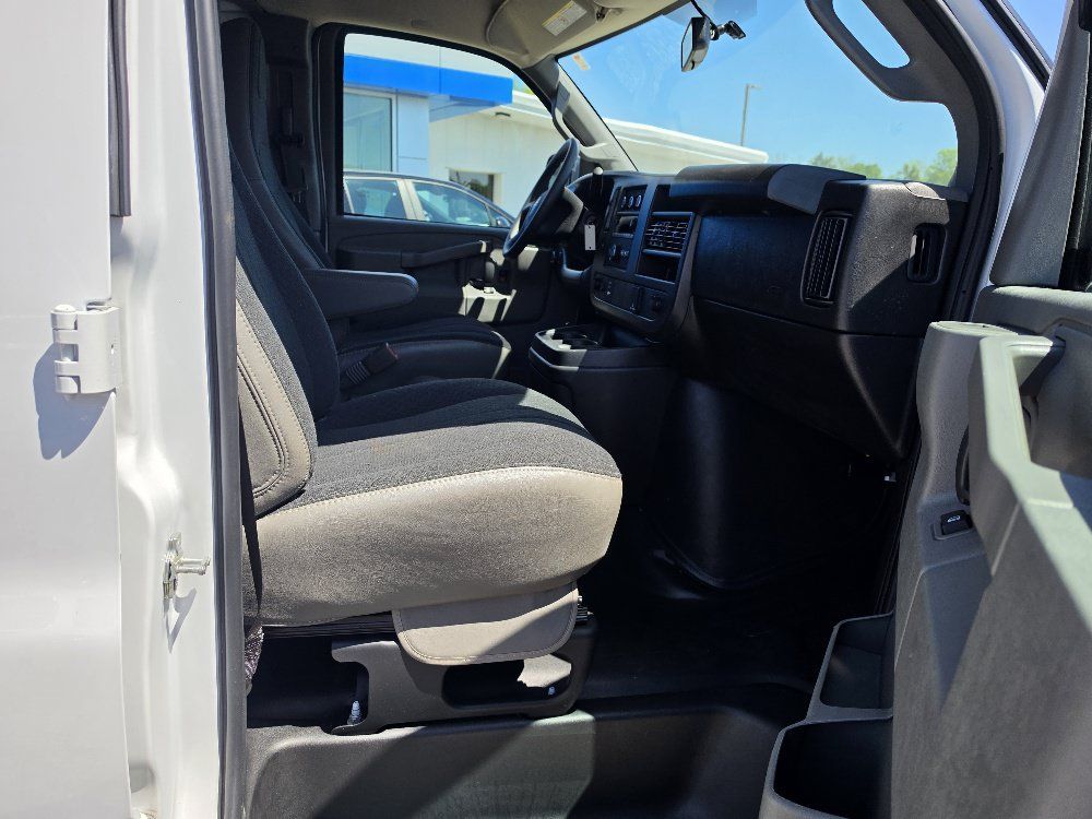 Used 2025 GMC Savana 2500 w/ Driver Convenience Package RWD image 9