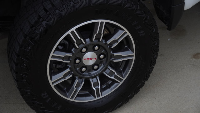 Used 2025 GMC Sierra 1500 AT4 AWD/4WD image 12