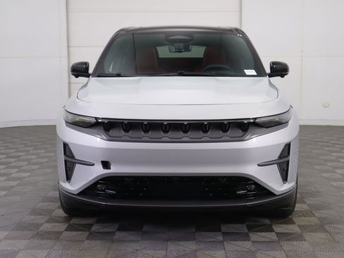 Used 2025 Jeep Wagoneer S Launch Edition image 2