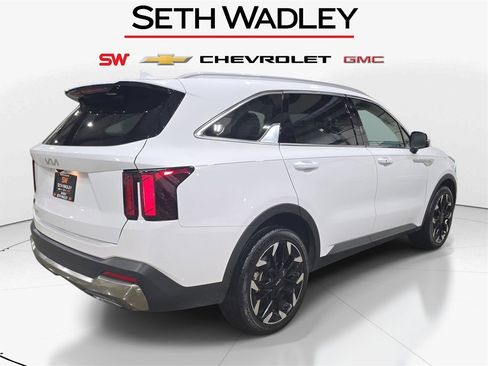 Used 2024 Kia Sorento EX w/ Panoramic Sunroof Package image 7