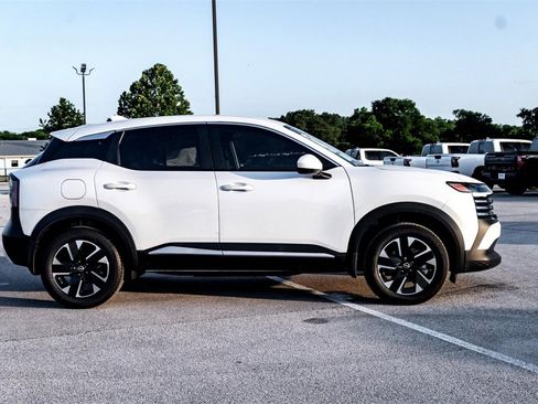 New 2025 Nissan Kicks SV image 4