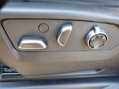 Used 2023 GMC Yukon Denali Ultimate image 7