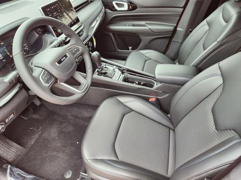 New 2026 Jeep Compass Latitude image 9