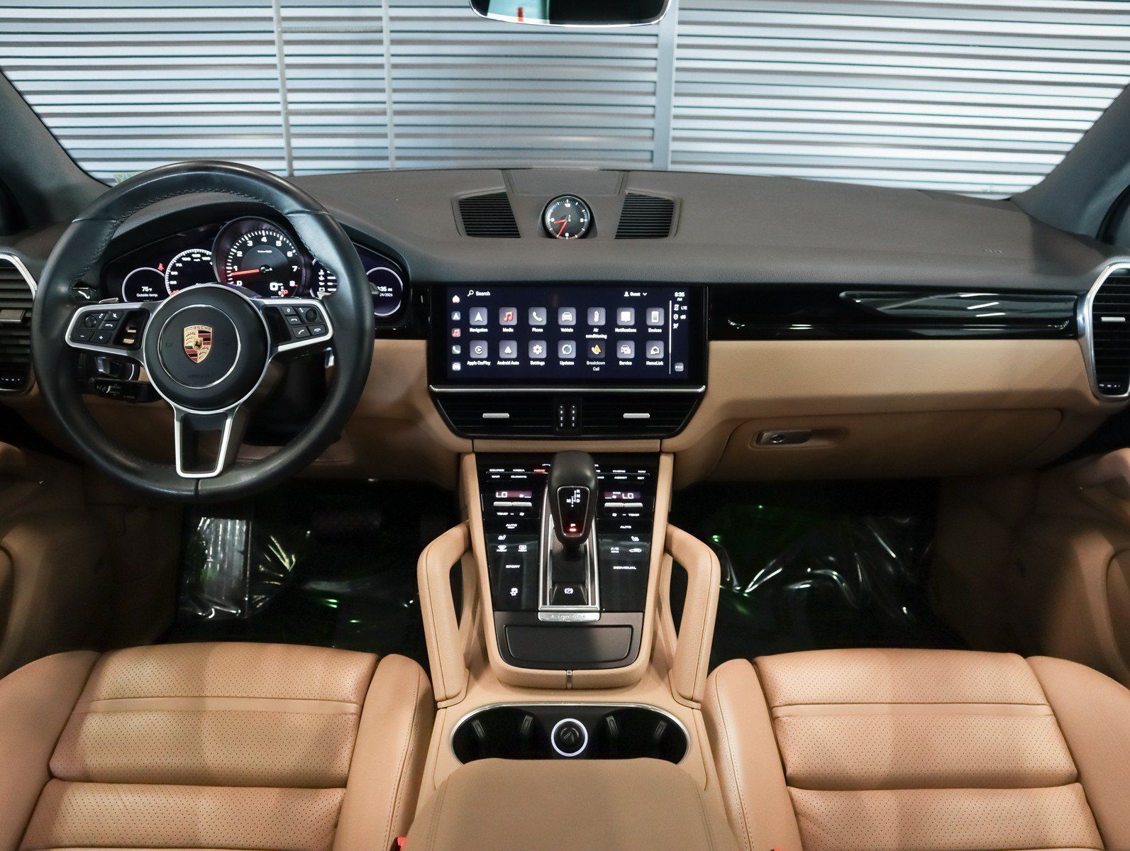 Certified 2022 Porsche Cayenne AWD/4WD image 18