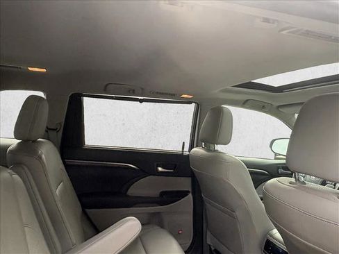 Used 2014 Toyota Highlander Limited image 23