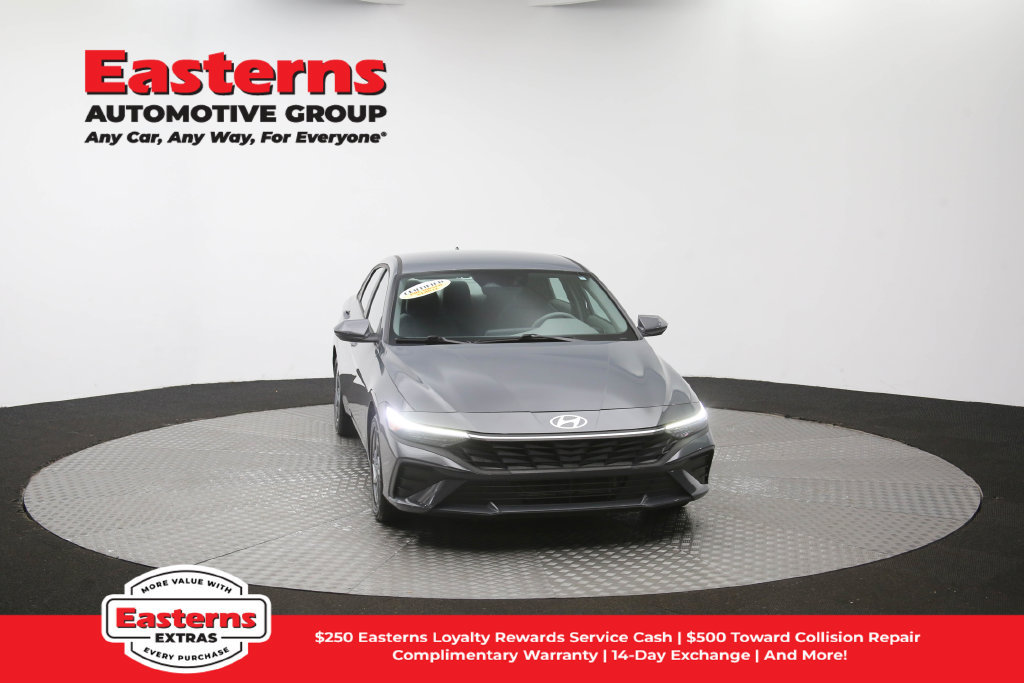 Used 2025 Hyundai Elantra Hybrid FWD image 51