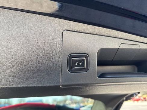 Used 2017 Cadillac XT5 Platinum w/ Driver Assist Package image 23