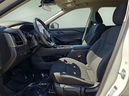 Used 2024 Nissan Rogue S FWD image 17