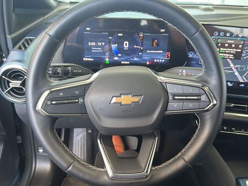 Used 2024 Chevrolet Equinox EV LT AWD/4WD image 11