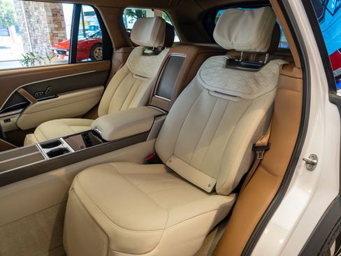 Used 2022 Land Rover Range Rover SV AWD/4WD image 13