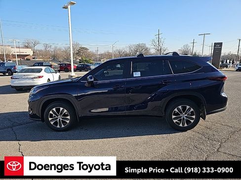 New 2026 Toyota Highlander XLE image 8