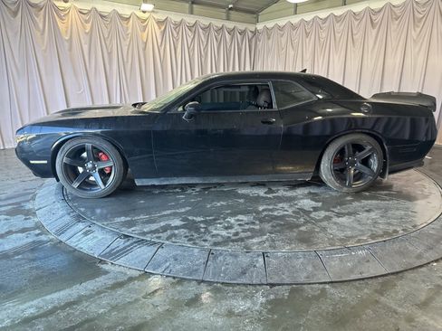 Used 2018 Dodge Challenger R/T w/ Blacktop Package image 8