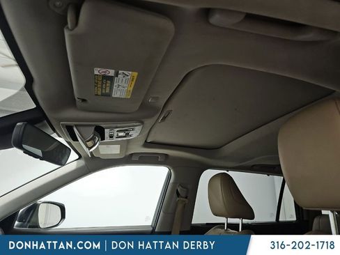 Used 2022 Toyota Highlander XLE AWD/4WD image 8