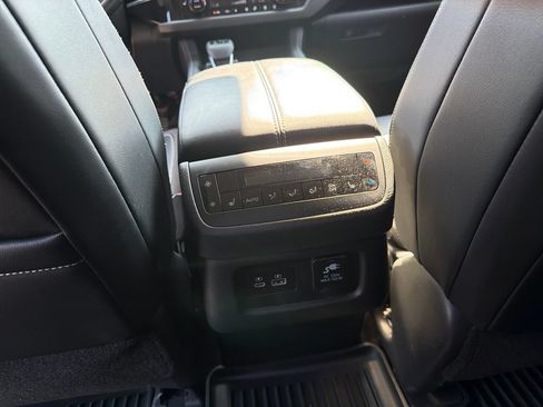 Used 2022 Nissan Pathfinder SL AWD/4WD image 35