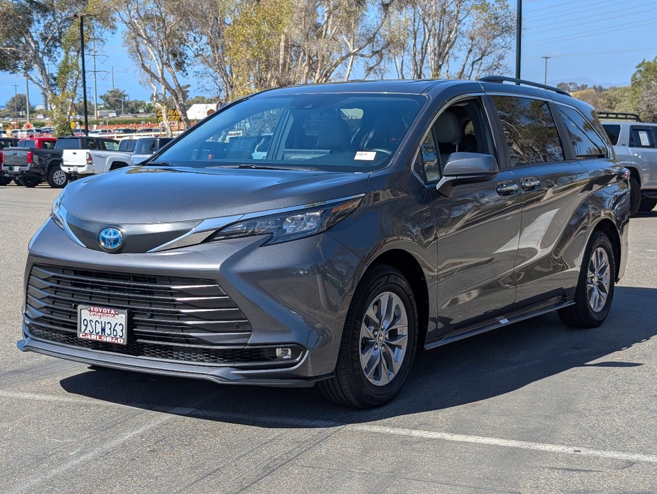 Used 2025 Toyota Sienna XLE FWD image 12