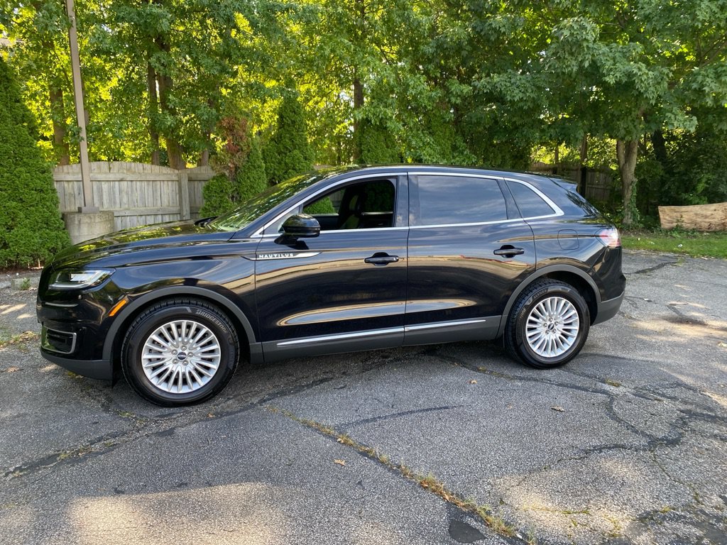 Used 2019 Lincoln Nautilus Premier AWD/4WD image 2