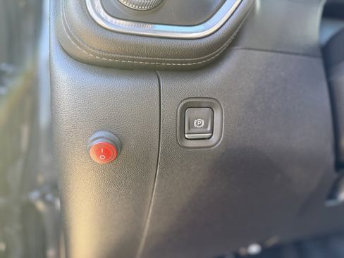 Used 2021 GMC Sierra 3500 SLT w/ SLT Preferred Package image 9