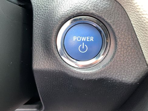 Used 2022 Toyota RAV4 XLE image 11