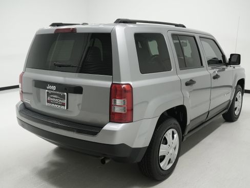 Used 2016 Jeep Patriot Sport image 4