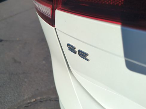 Certified 2023 Volkswagen Tiguan SE w/ Panoramic Sunroof Package image 23