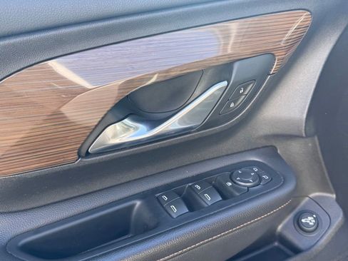 Used 2019 GMC Terrain SLE w/ Driver Convenience Package image 10