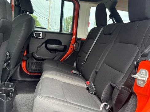 Used 2018 Jeep Wrangler Unlimited Rubicon AWD/4WD image 16