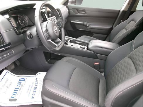 Used 2025 Nissan Pathfinder SV AWD/4WD image 14