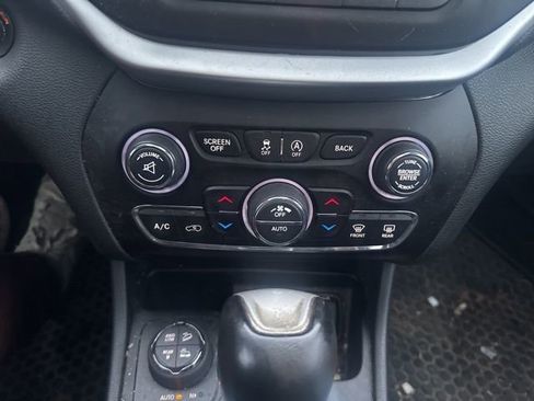 Used 2015 Jeep Cherokee Trailhawk w/ Comfort/Convenience Group image 19