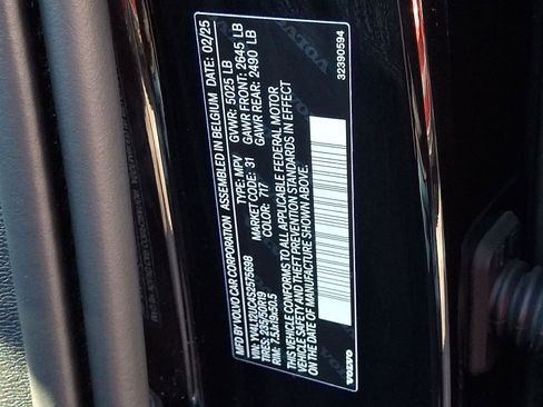 Certified 2025 Volvo XC40 B5 Plus image 27