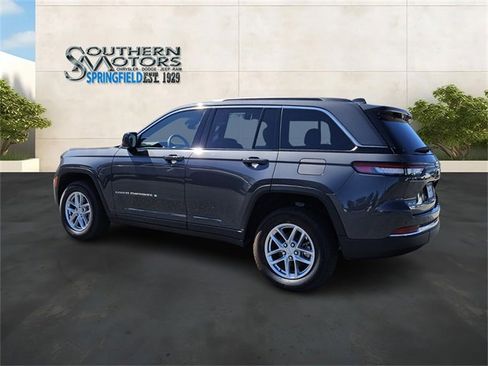Used 2025 Jeep Grand Cherokee Laredo X image 3