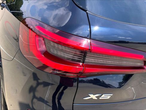 Used 2021 BMW X5 xDrive40i AWD/4WD image 28