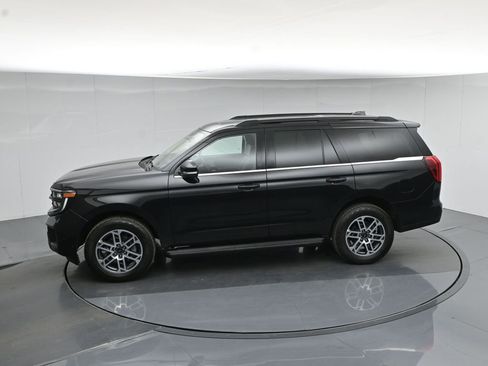 Used 2025 Ford Expedition Active image 50