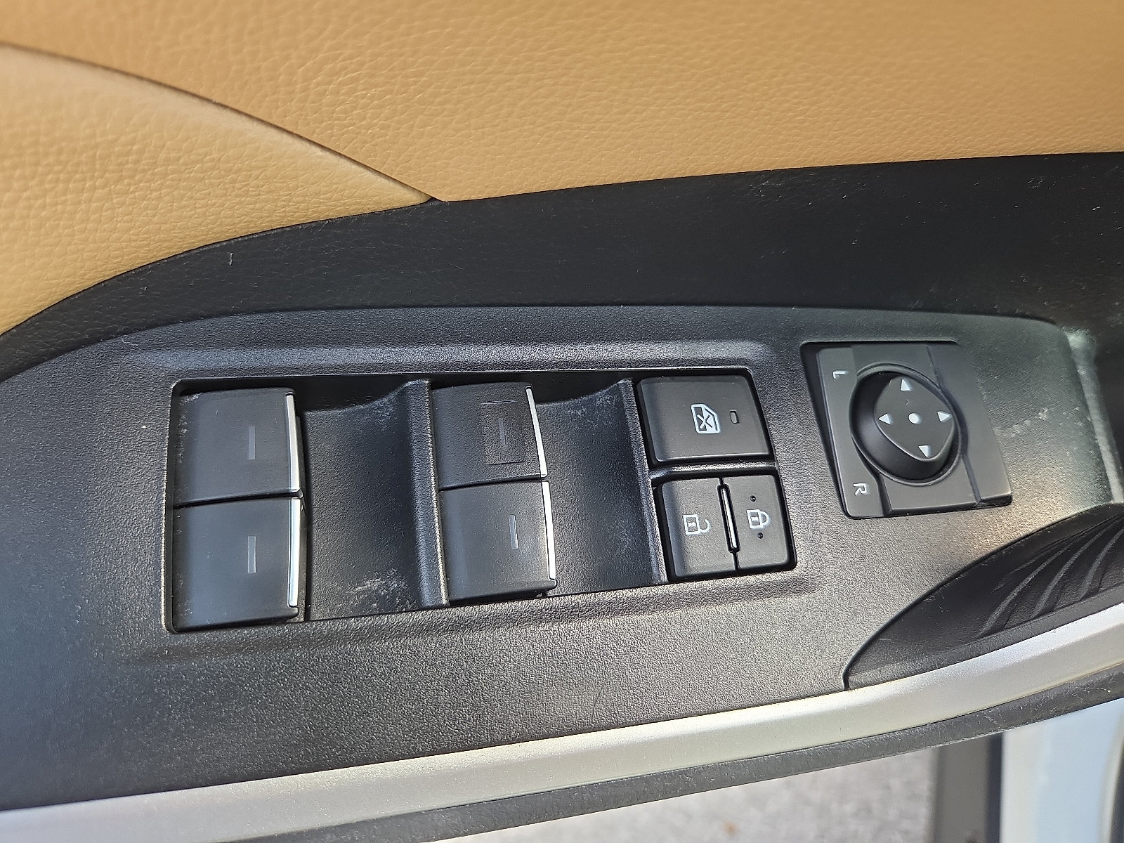 Used 2023 Toyota RAV4 XLE AWD/4WD image 15